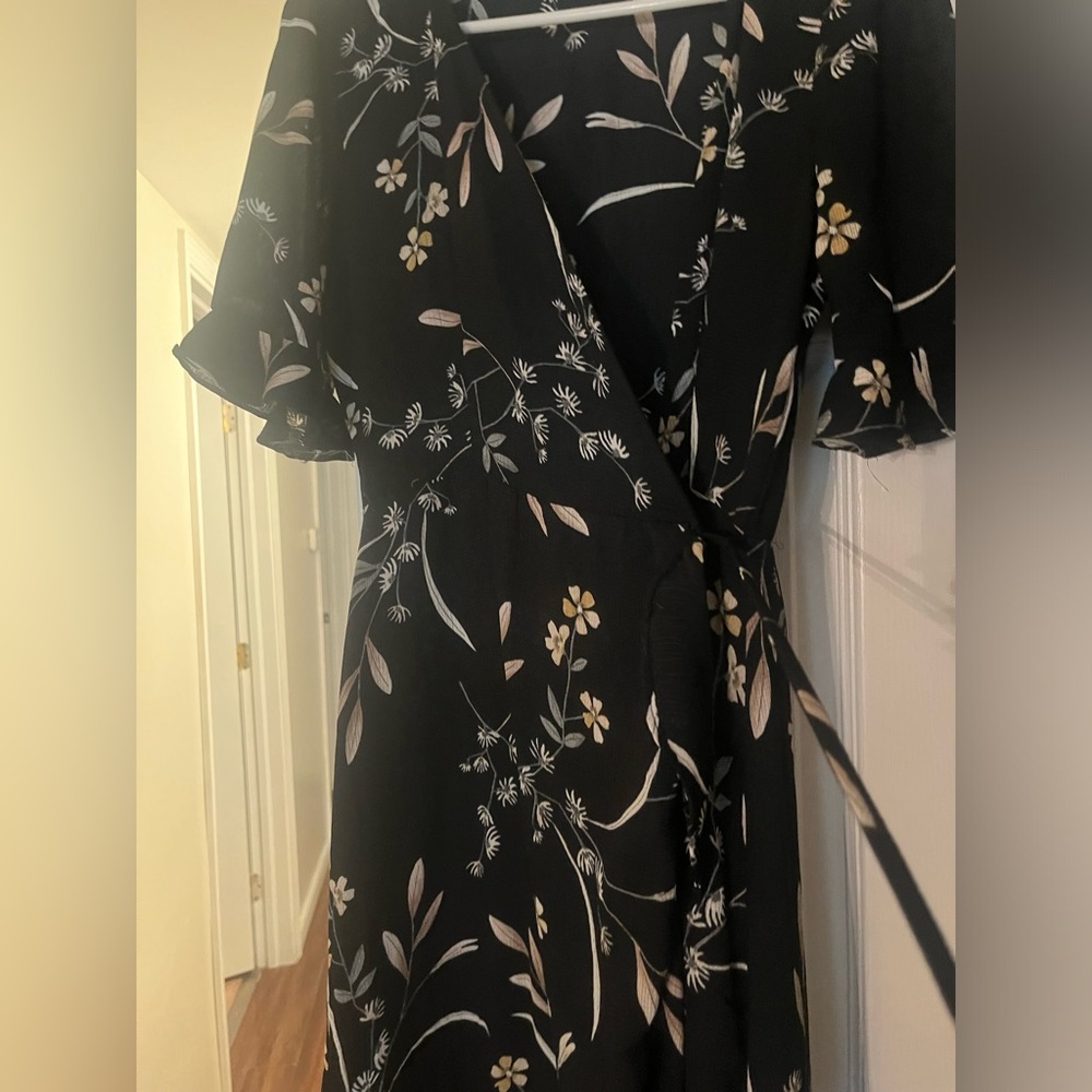 Lulus Black Floral Print High-Low Wrap Dress - size M